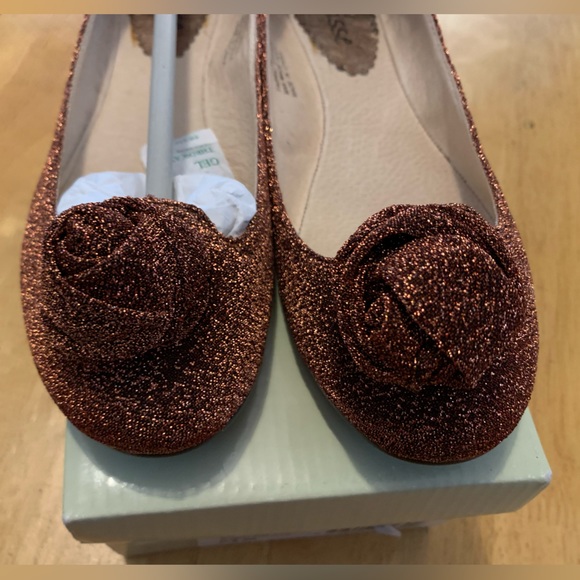 New MATISSE Adriana Copper Shimmer Floral Flats SHOES size 6.5 NIB - Picture 2 of 8